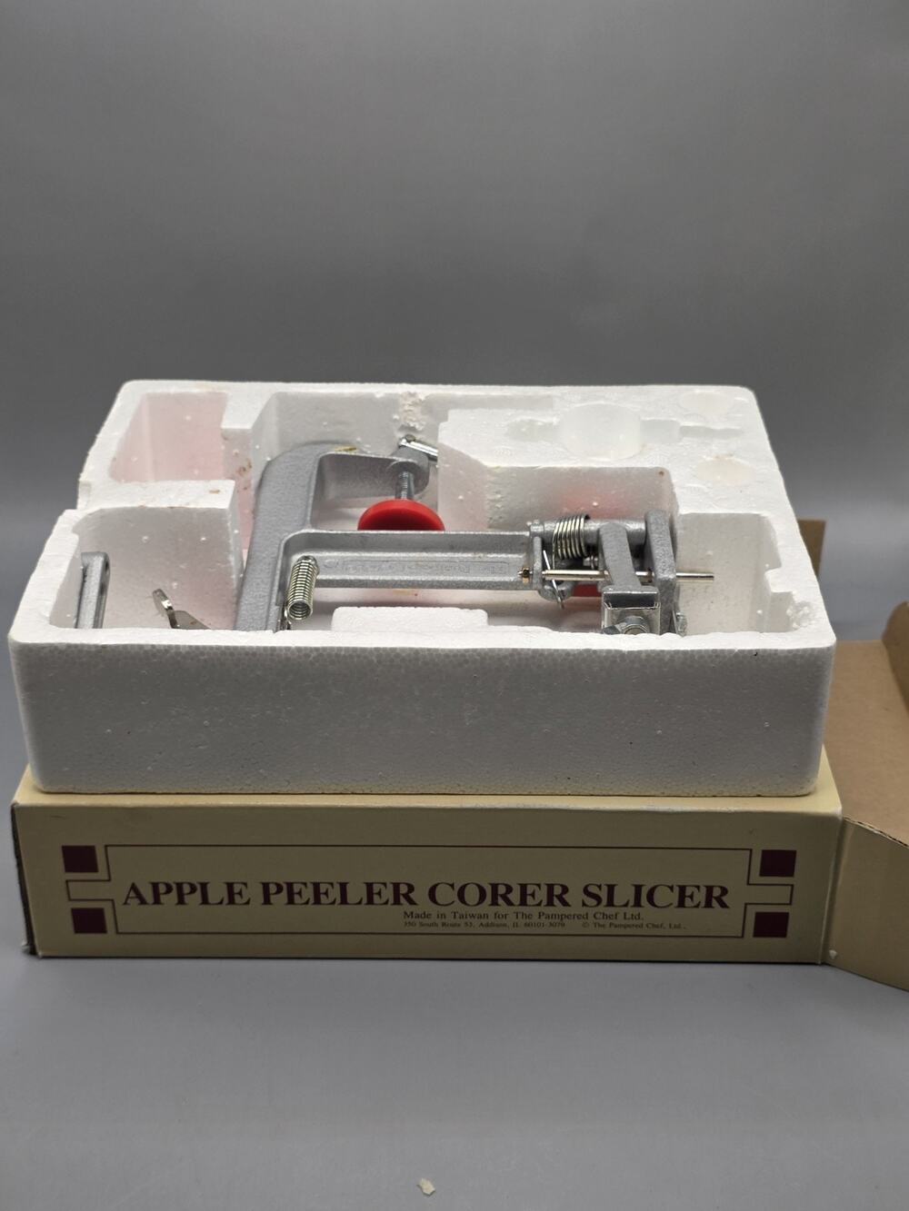 The Pampered Chef 2430 Apple Peeler Corer Slicer